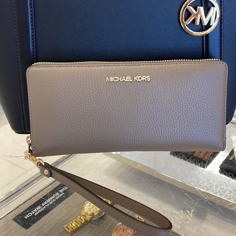 MICHAEL KORS
Leather Continental Wristlet Phone Case Wallet 
Dusk
NWT - Picture 15 of 16